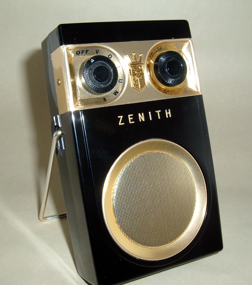Vintage AM Transistor Radio, 1950's Zenith Royal 500, 500D Deluxe Transistor  Radio, Owl Eyes Radio, Black and Gold, 1950s, Mid Century Decor 